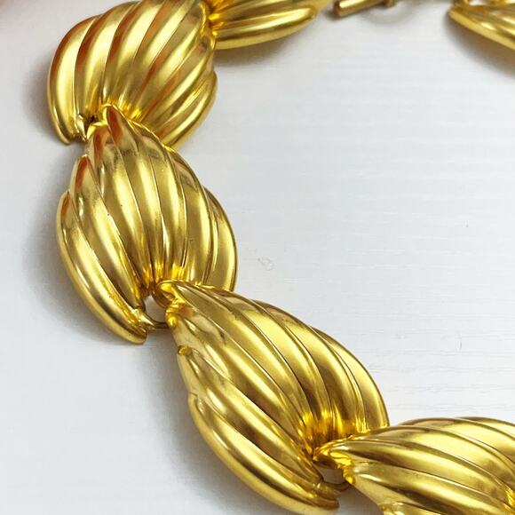 Anne Klein Vintage 90's Goldtone Leaf Collar Statement Necklace - Picture 6 of 8